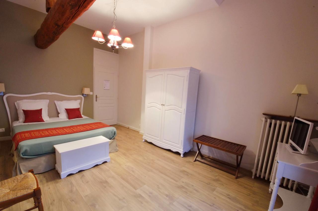 Chambre D'Hotes Le Jardin Des Pierres Dorees Marcy Номер фото